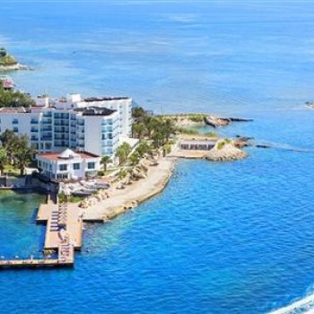 Le Bleu Hotel & Resort